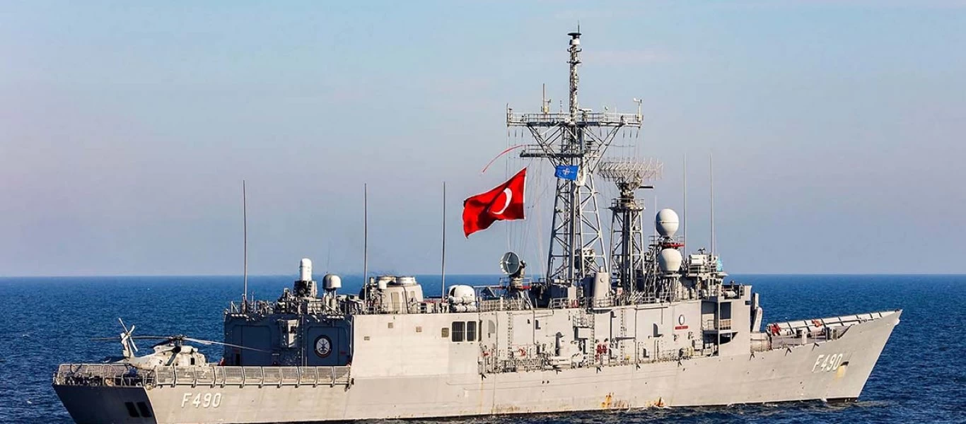 Το ΝΑΤΟ «νίπτει τας χείρας του» για τις τουρκικές φρεγάτες στην Λιβύη: «Είναι σε εθνική αποστολή - Μην ρωτάτε εμάς»
